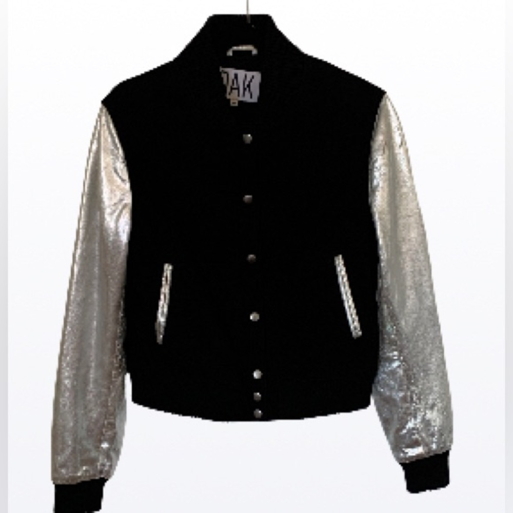OAK.Rare Gorgeous women’s Silver Leather bomber jacket .Used.Size M